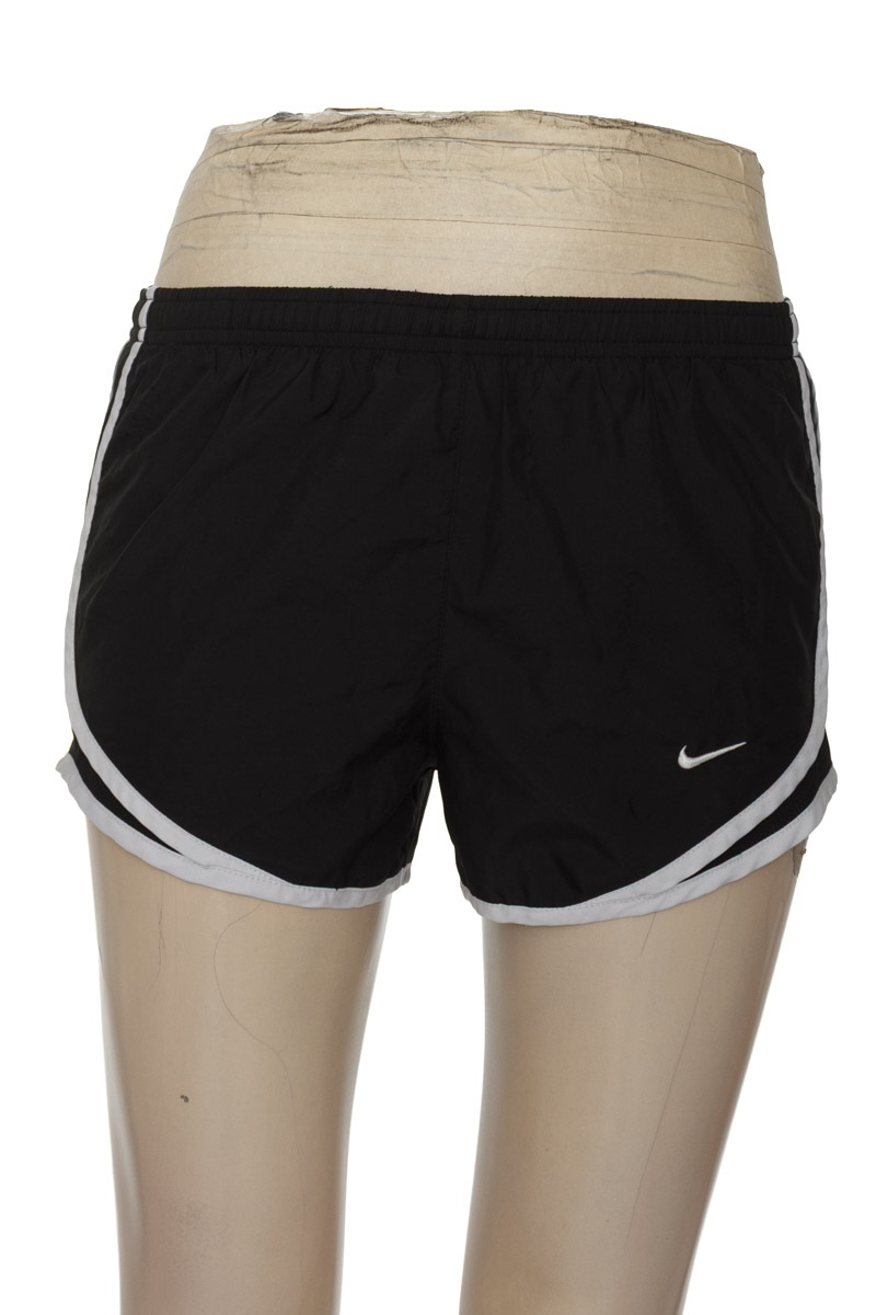 Ropa Deportiva / Salida de Baño color Negro - Nike