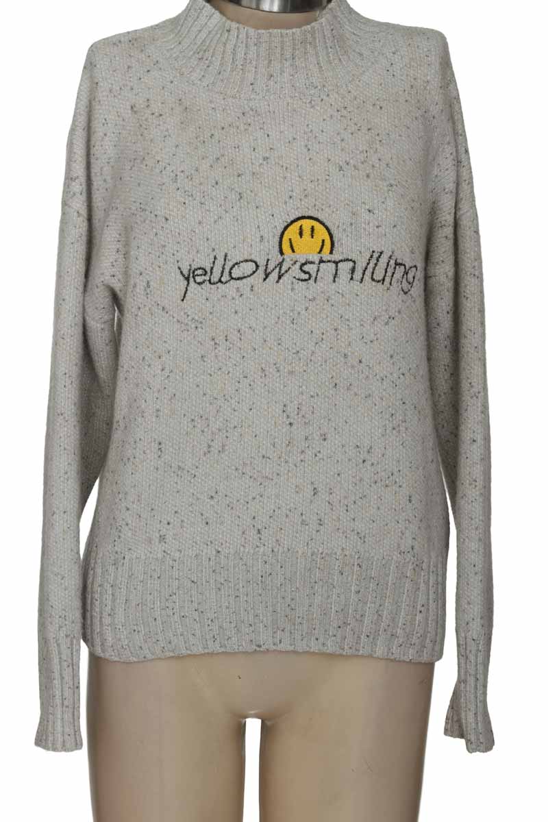 Sweater color Gris - Closeando