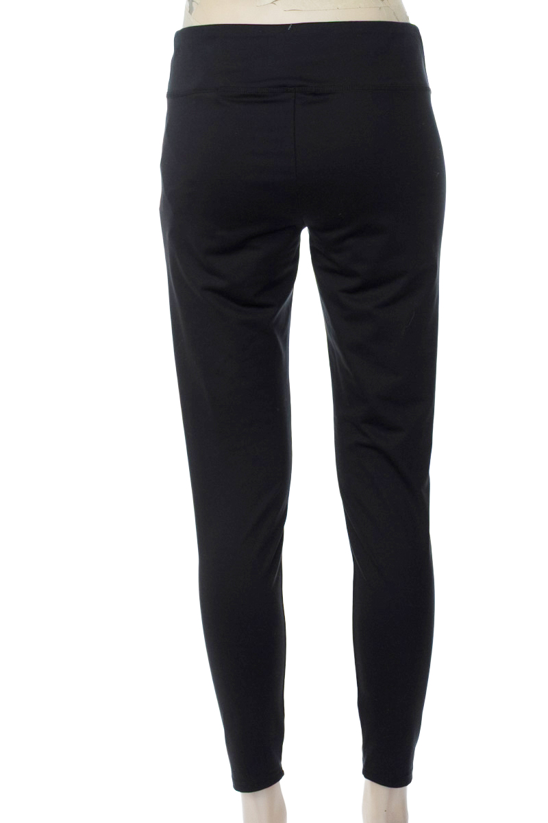 Ropa Deportiva / Salida de Baño color Negro - Hollister