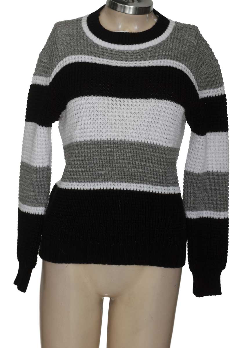 Sweater color Negro - Closeando