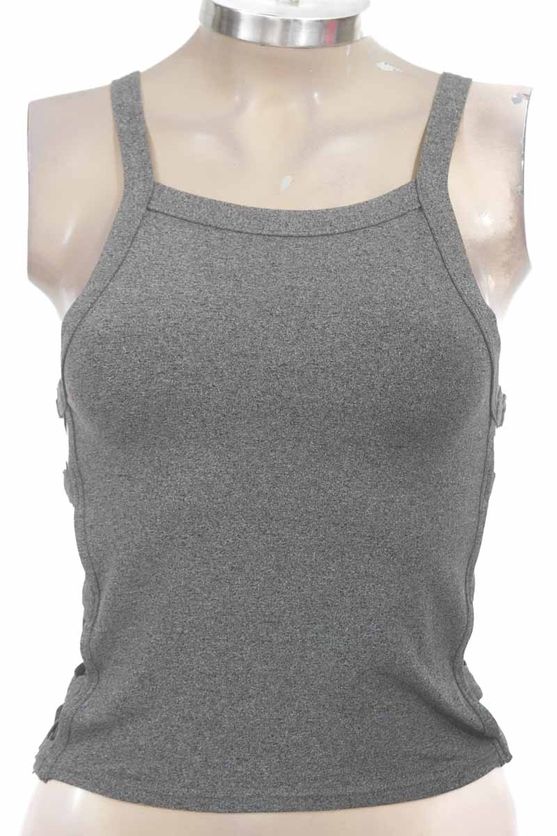 Top / Camiseta color Gris - Closeando