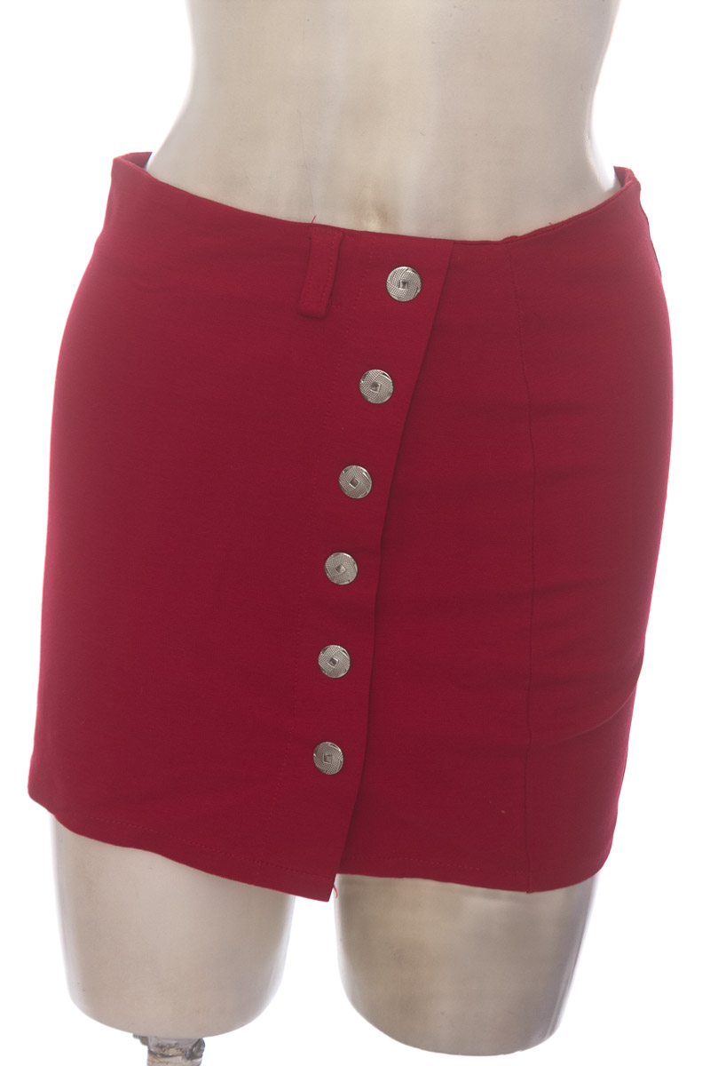 Falda color Rojo - Closeando