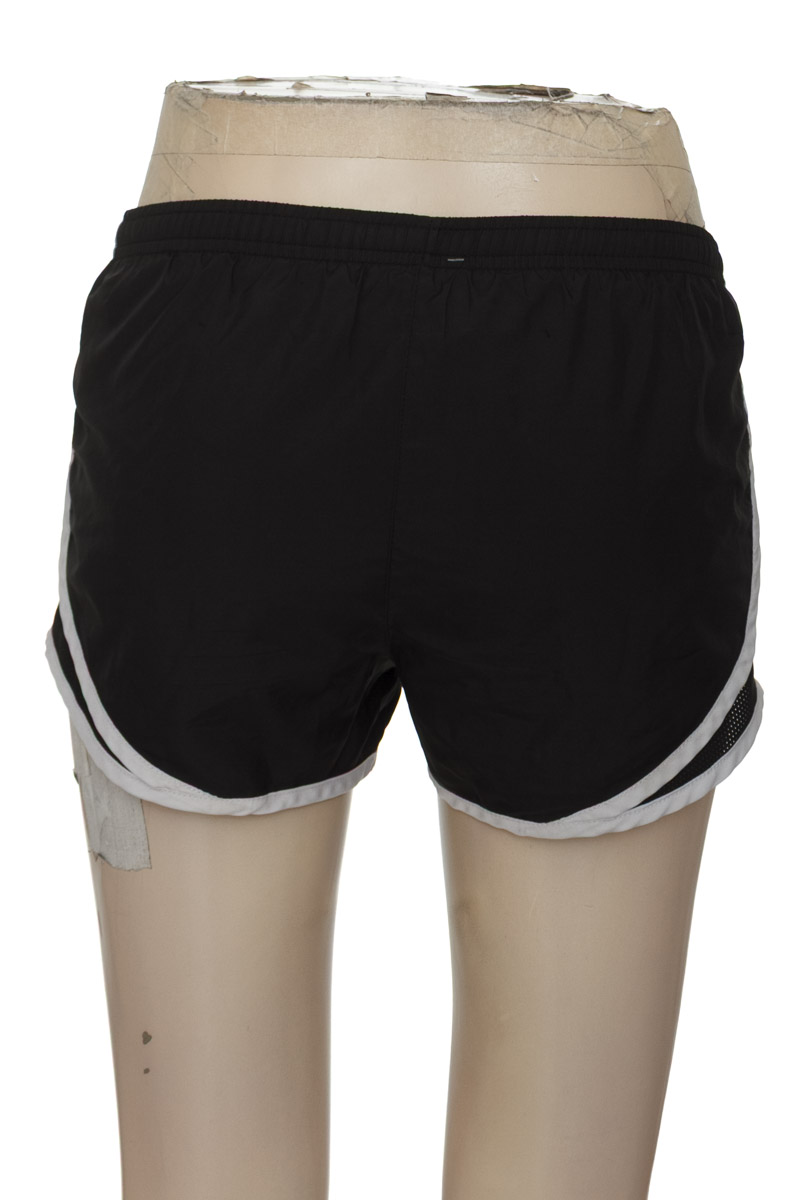 Ropa Deportiva / Salida de Baño color Negro - Nike