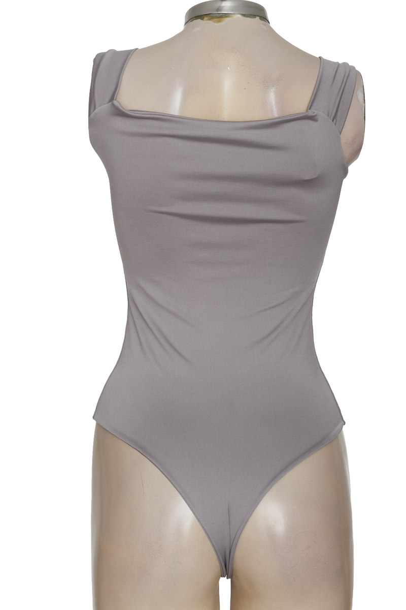 Top / Camiseta color Gris - Closeando