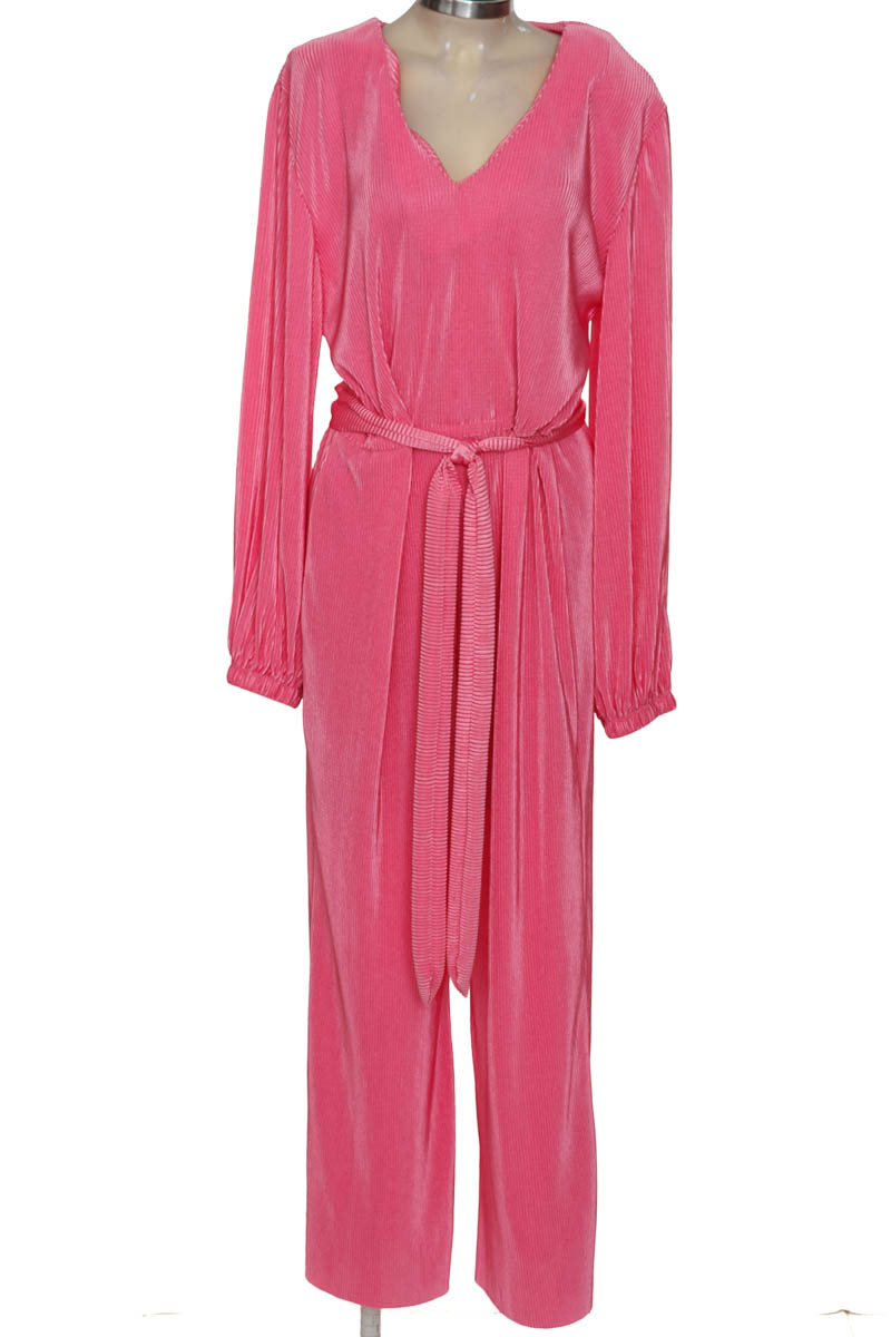 Vestido / Enterizo color Fucsia - Closeando