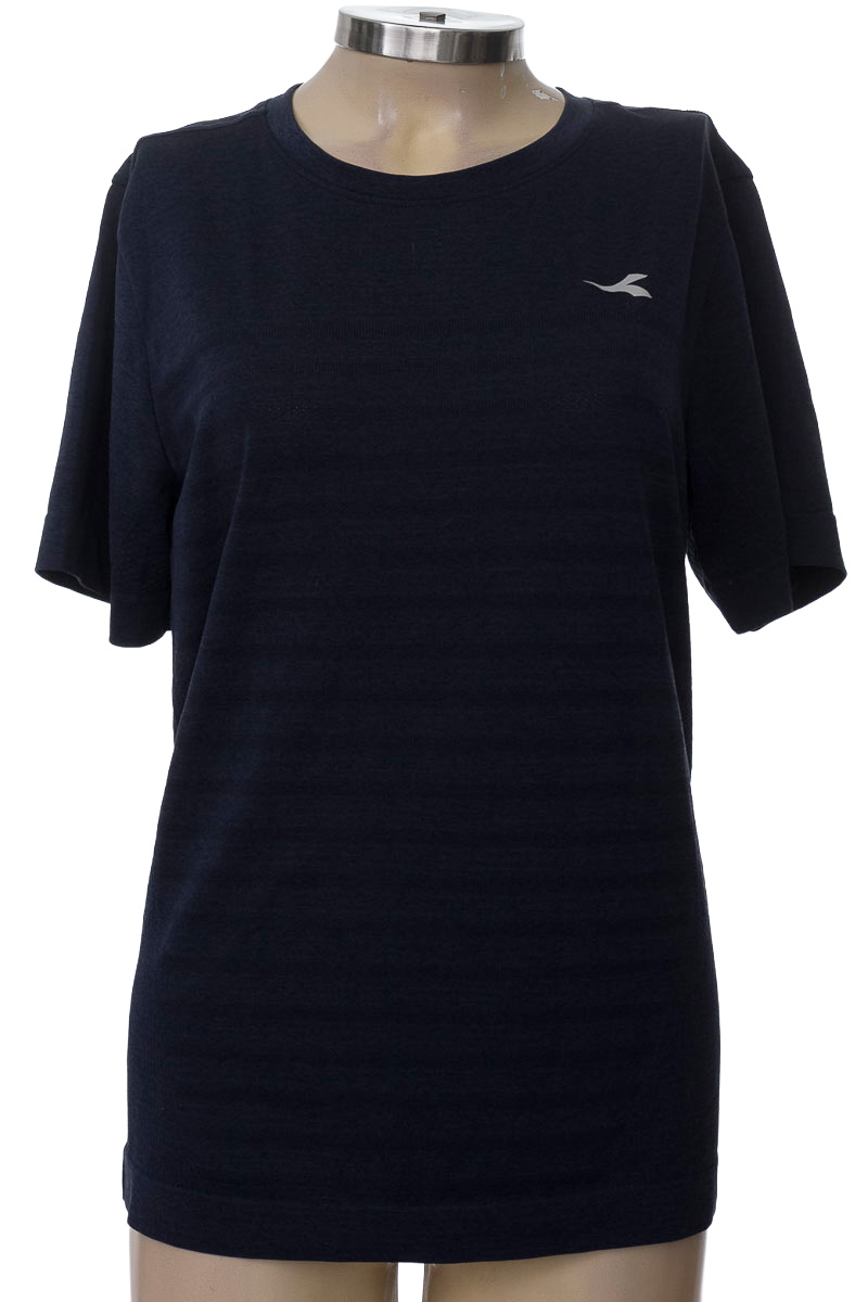 Ropa Deportiva / Salida de Baño color Azul - Diadora