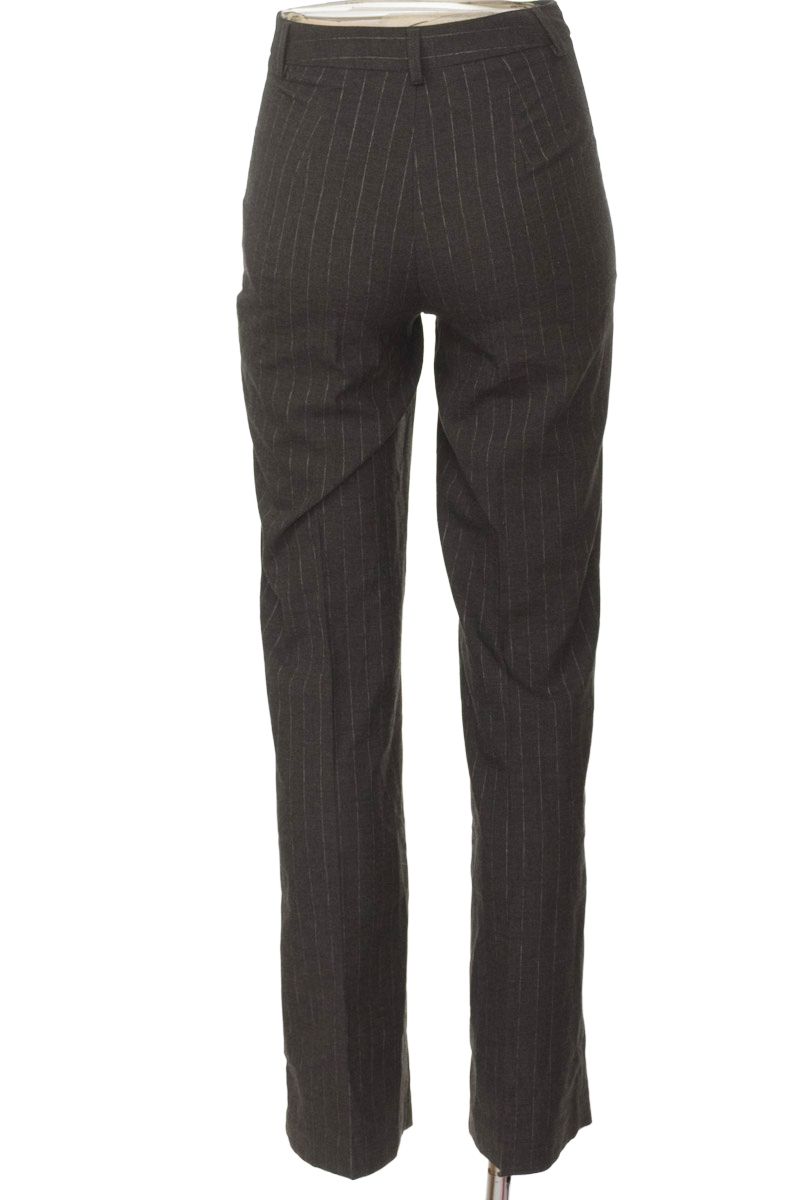 Pantalones color Gris - Stradivarius