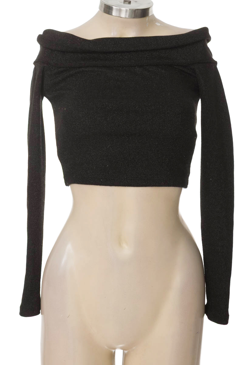 Top / Camiseta color Negro - Closeando