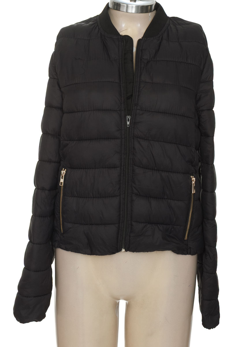 Chaqueta / Abrigo color Negro - Bershka