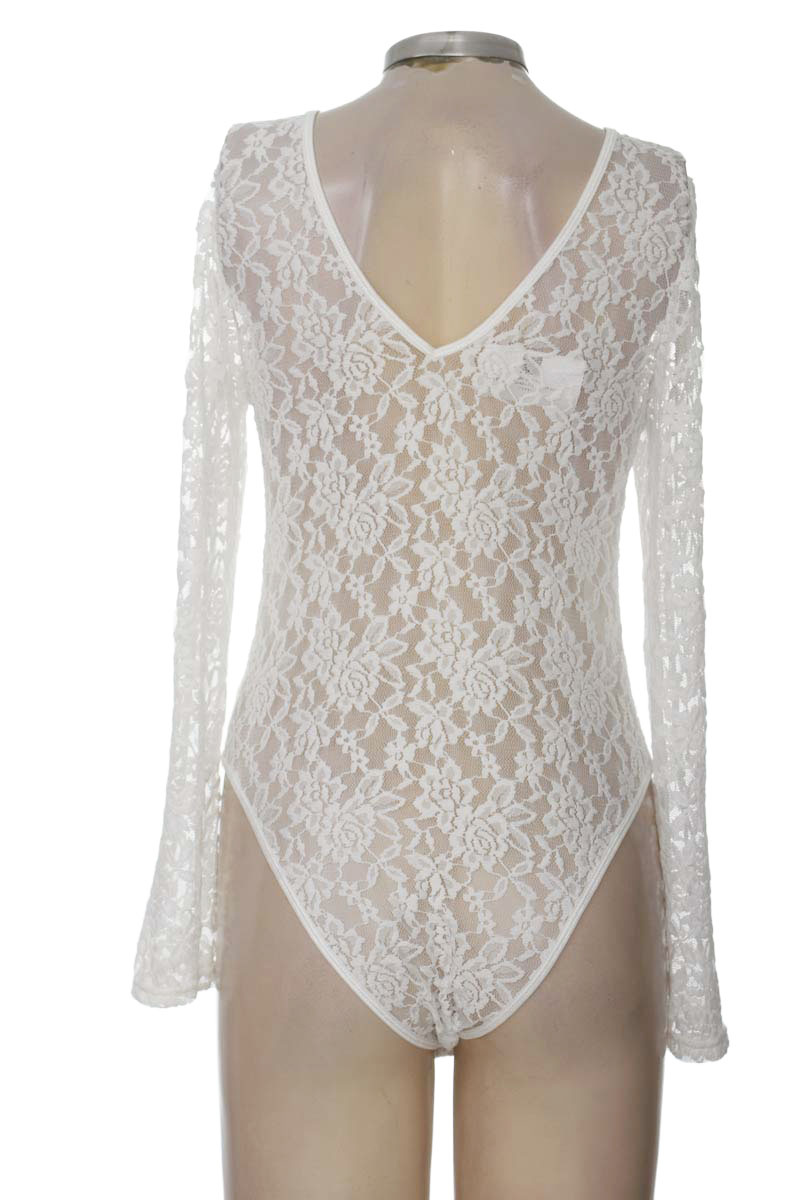 Top / Camiseta color Blanco - Closeando