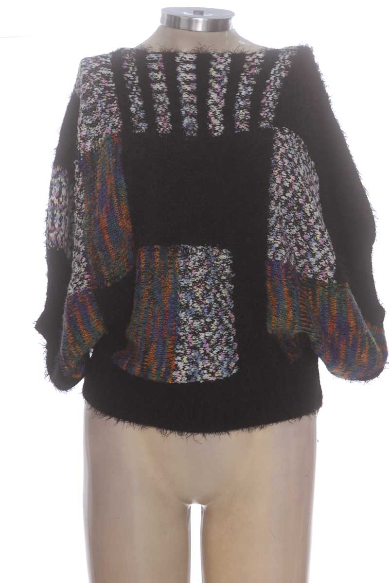 Sweater color Negro - Closeando