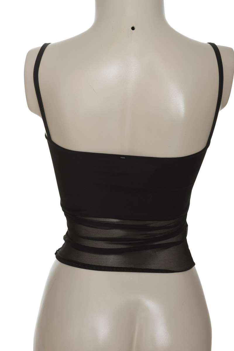 Top / Camiseta color Negro - Not so basic