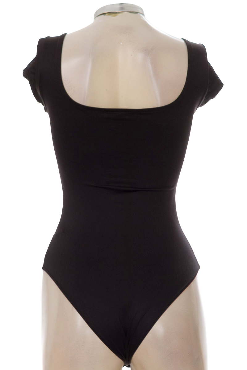 Top / Camiseta color Negro - Forever 21