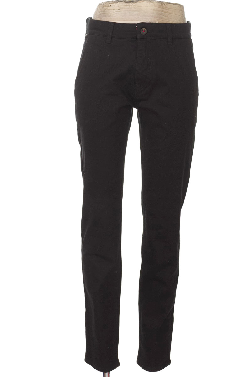 Pantalón color Negro - Chevignon
