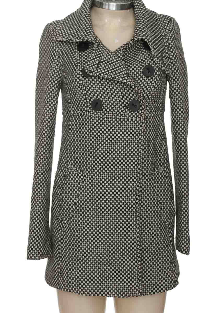Chaqueta / Abrigo color Negro - Zara