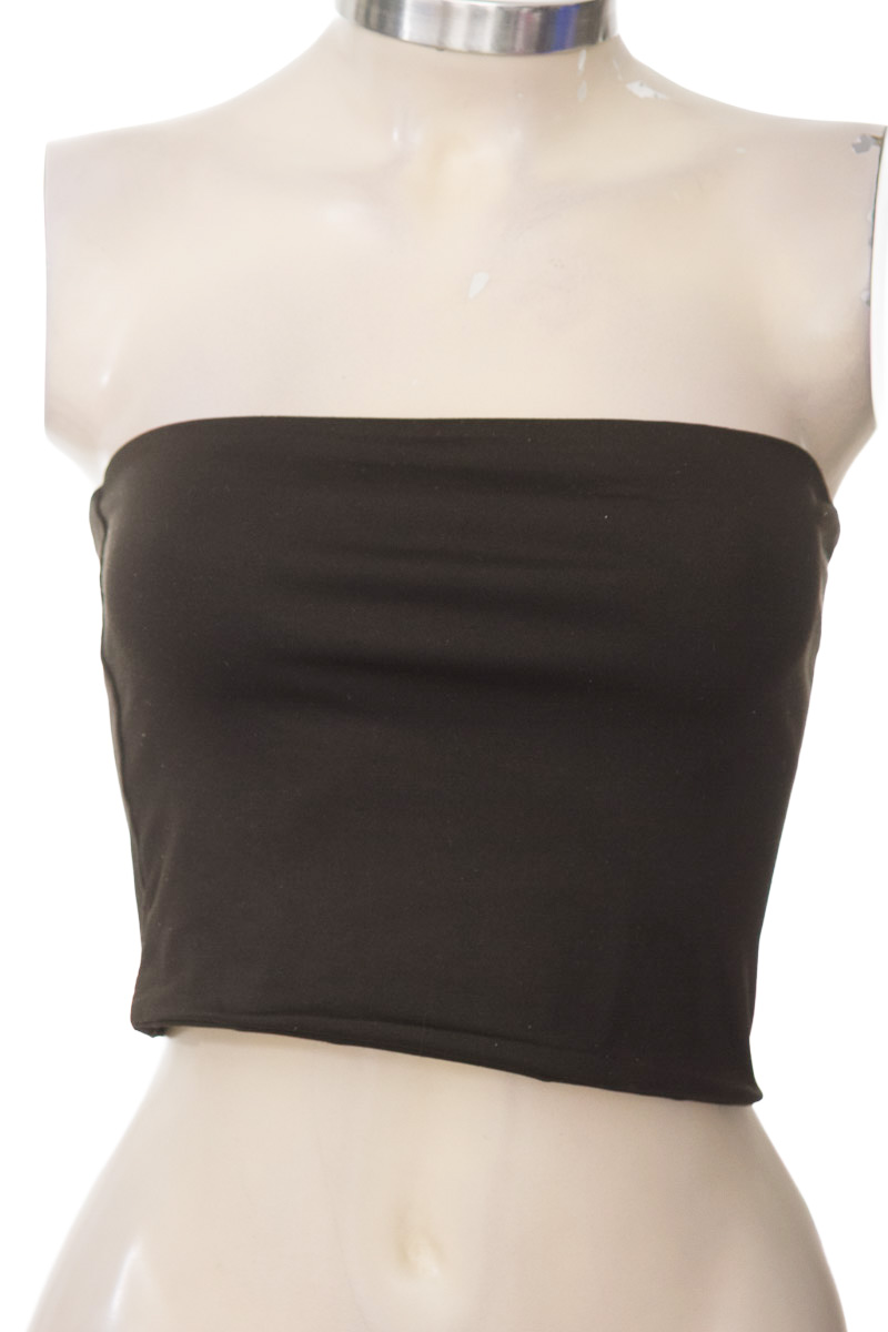 Top / Camiseta color Negro - Closeando