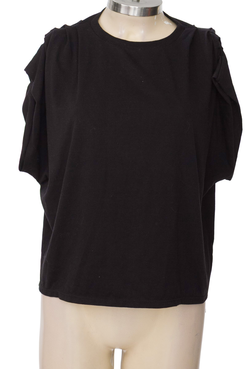 Top / Camiseta color Negro - Loguin