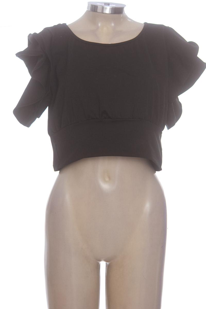Top / Camiseta color Negro - Closeando