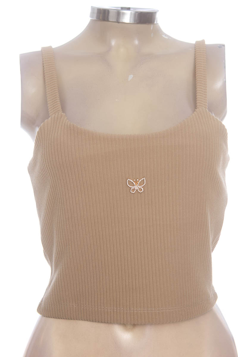 Top / Camiseta color Beige - Closeando