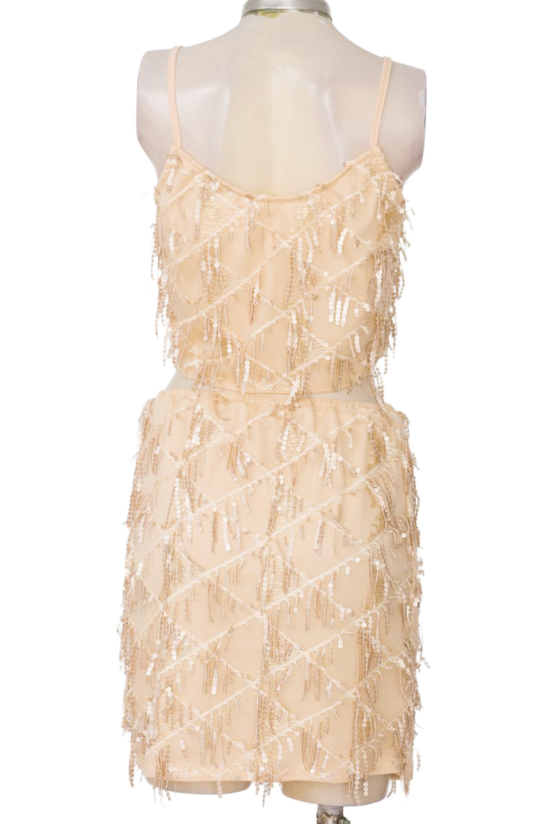 Vestido / Enterizo color Beige - Closeando