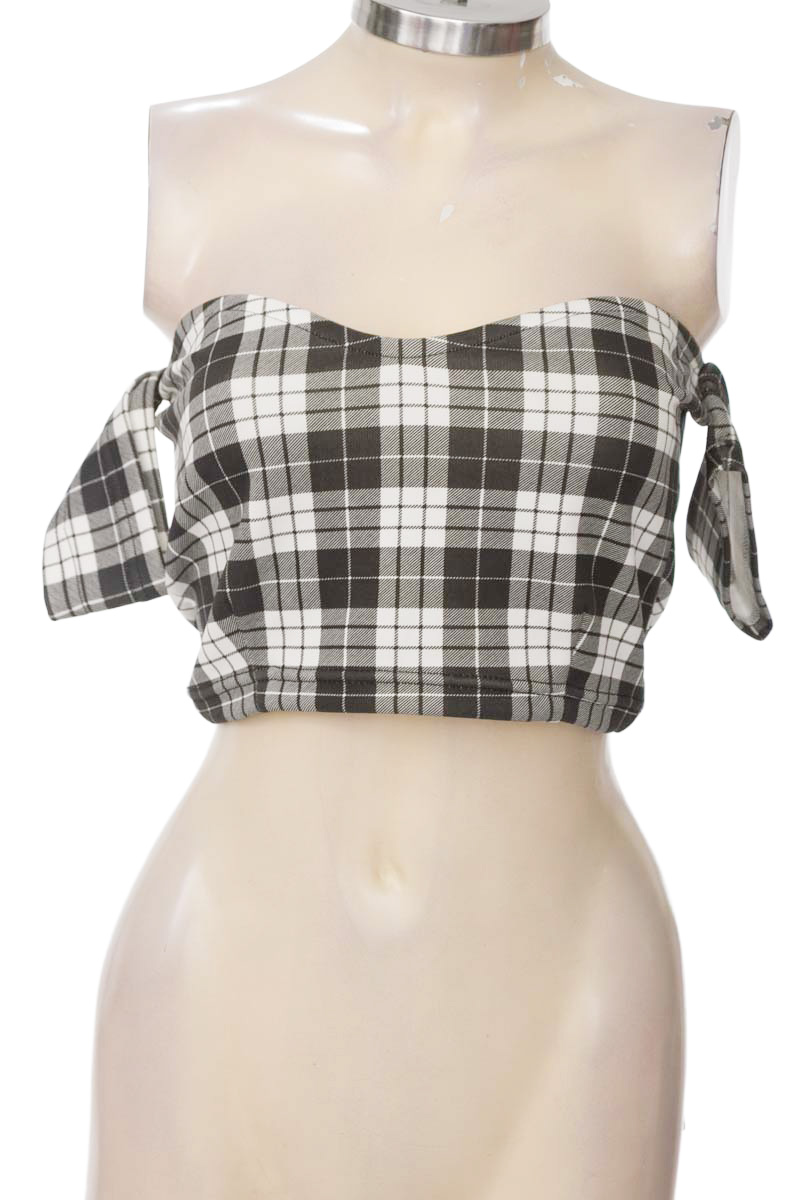 Top / Camiseta color Negro - Ekkos