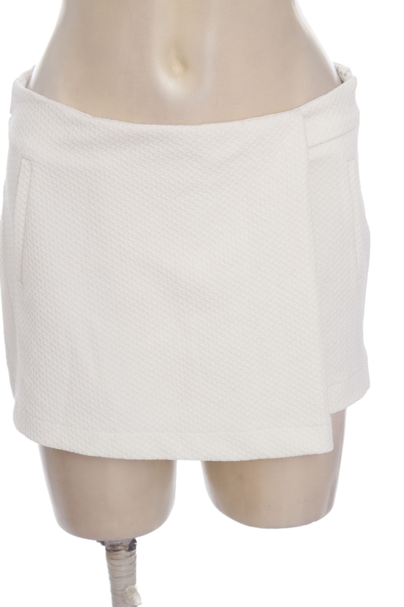 Falda color Blanco - Forever 21