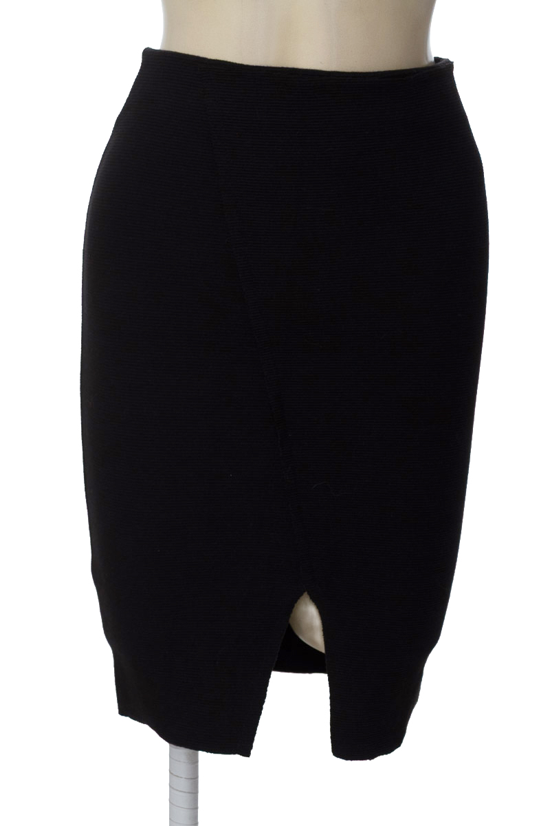 Falda color Negro - Stradivarius