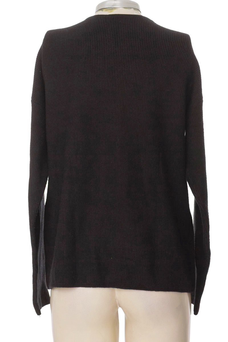 Sweater color Negro - Closeando