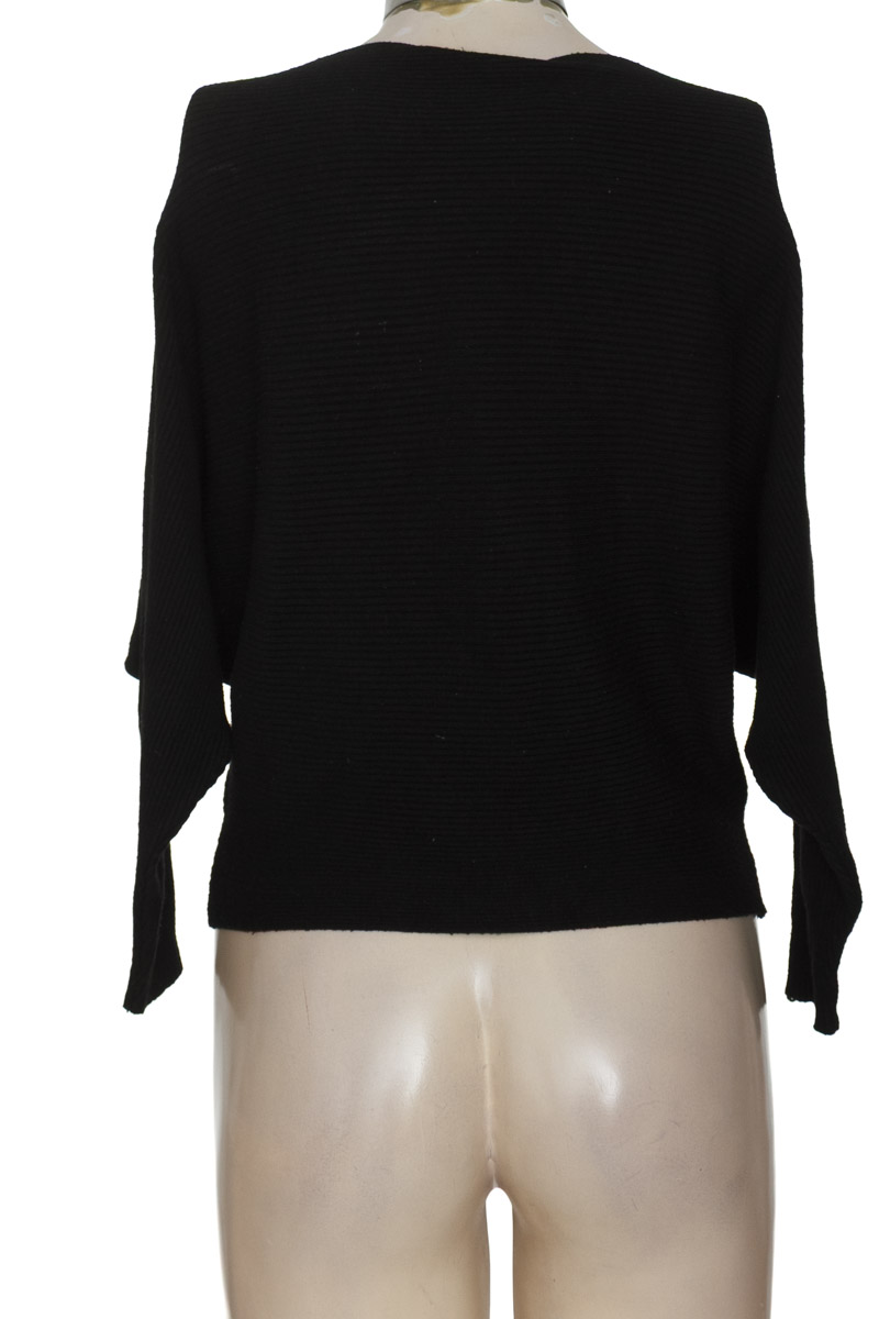 Sweater color Negro - Closeando