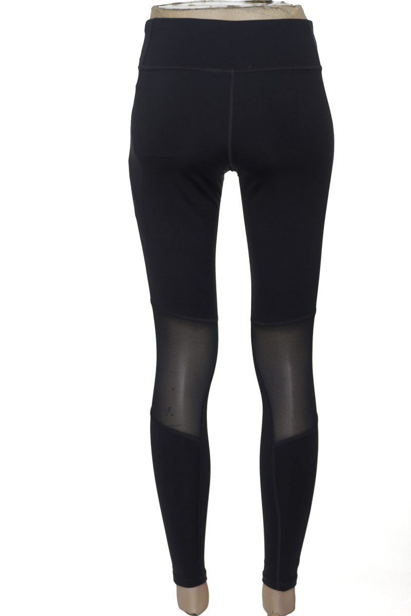 Ropa Deportiva / Salida de Baño color Gris - Reebok