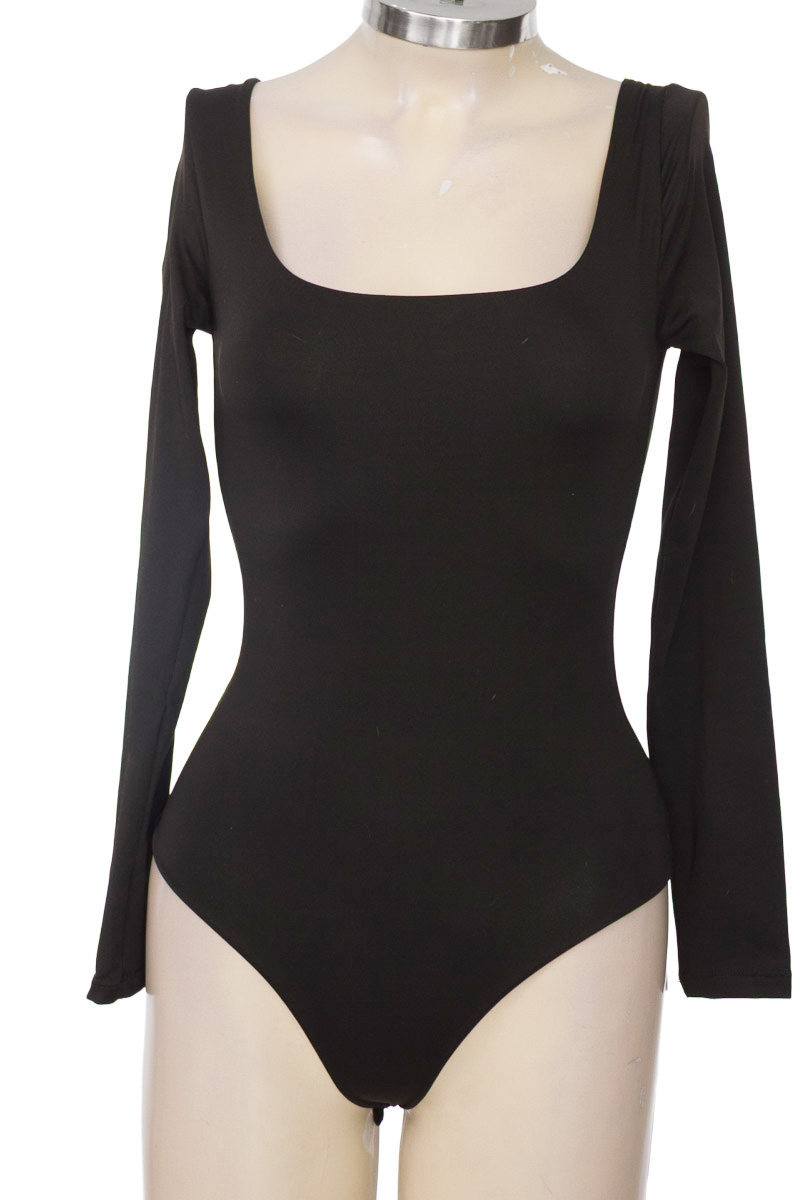 Top / Camiseta color Negro - Closeando