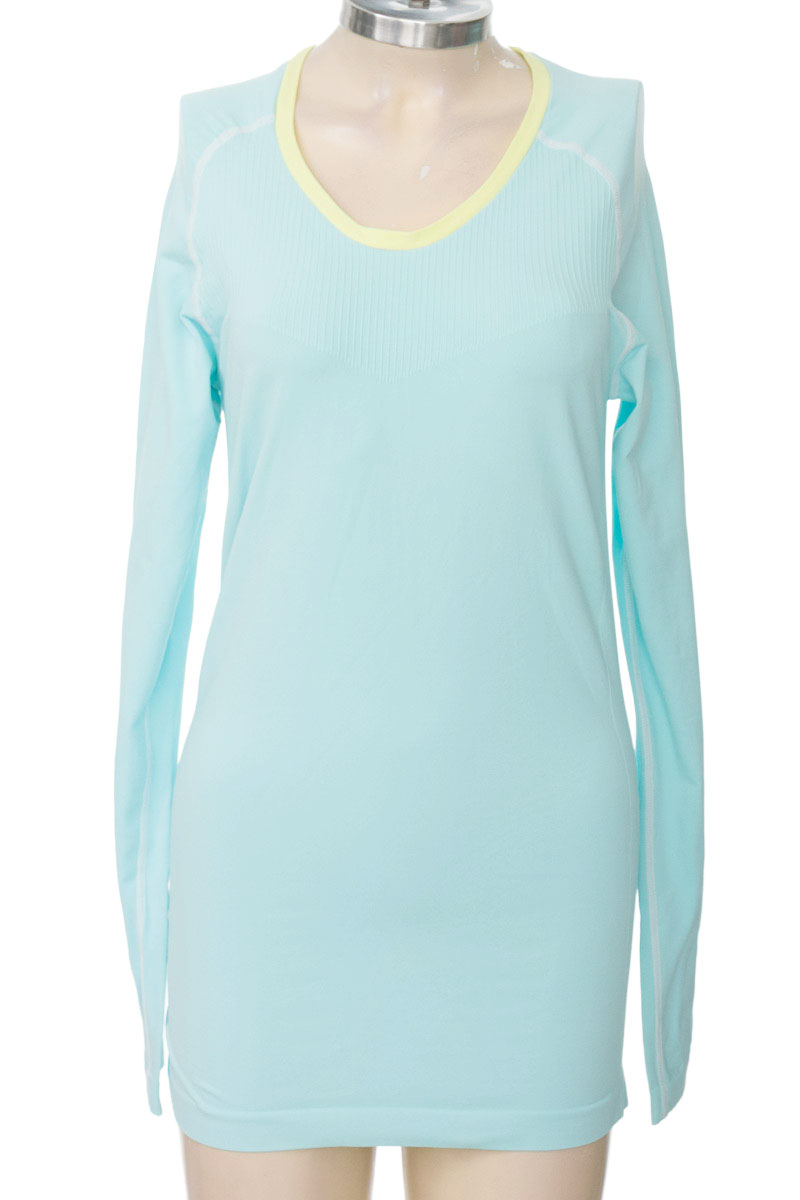 Ropa Deportiva / Salida de Baño color Aguamarina - Closeando