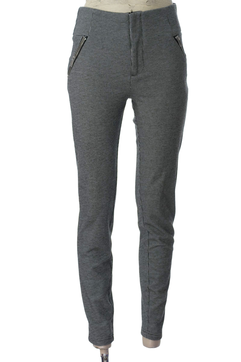 Pantalones color Negro - Stradivarius