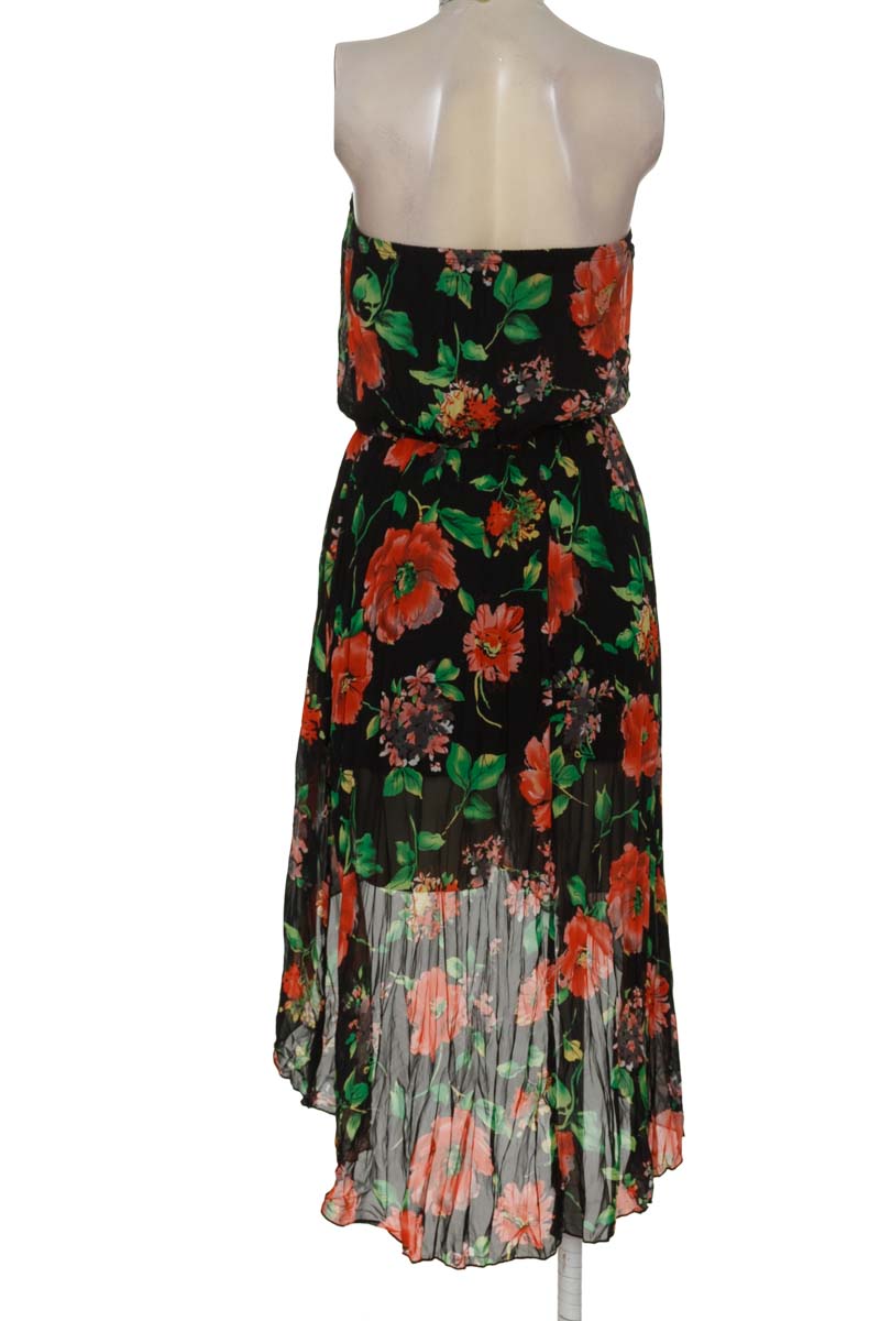 Vestido / Enterizo color Negro - Closeando