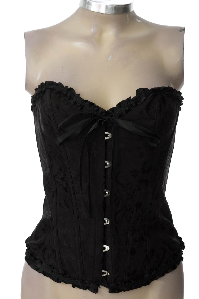 Top / Camiseta color Negro - Closeando