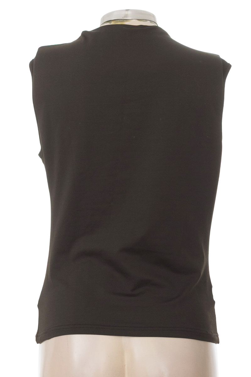 Top / Camiseta color Negro - Closeando