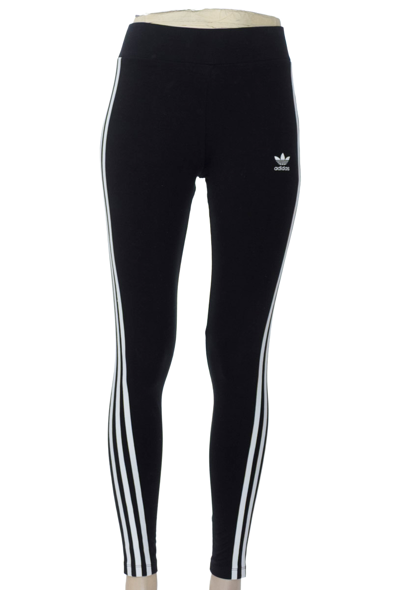 Ropa Deportiva / Salida de Baño color Negro - Adidas