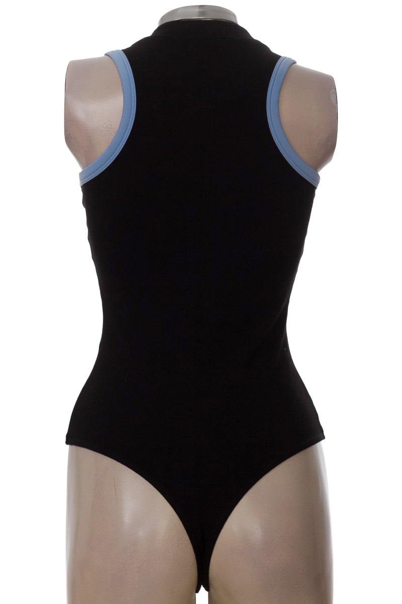 Top / Camiseta color Negro - Studio F