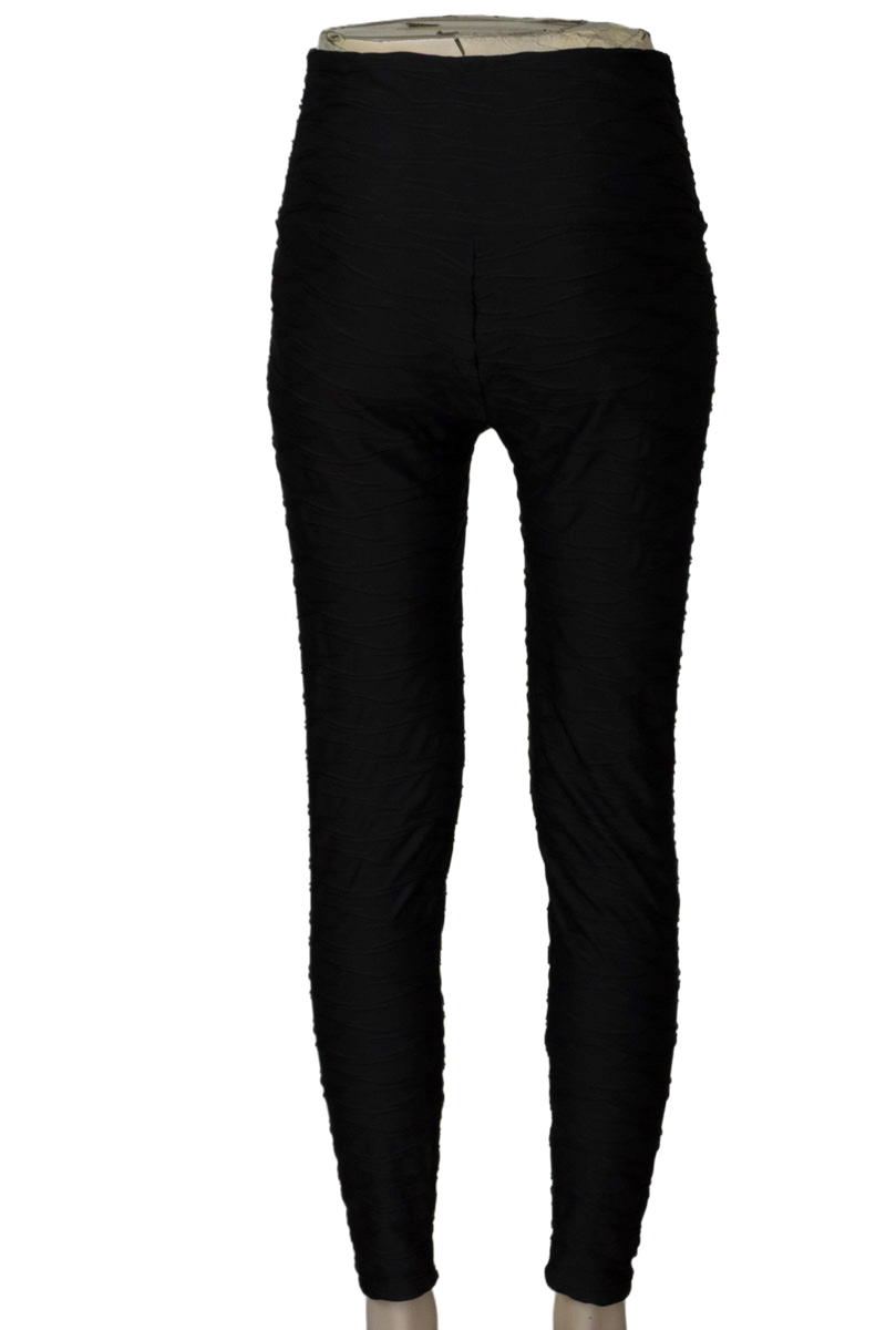 Ropa Deportiva / Salida de Baño color Negro - Closeando