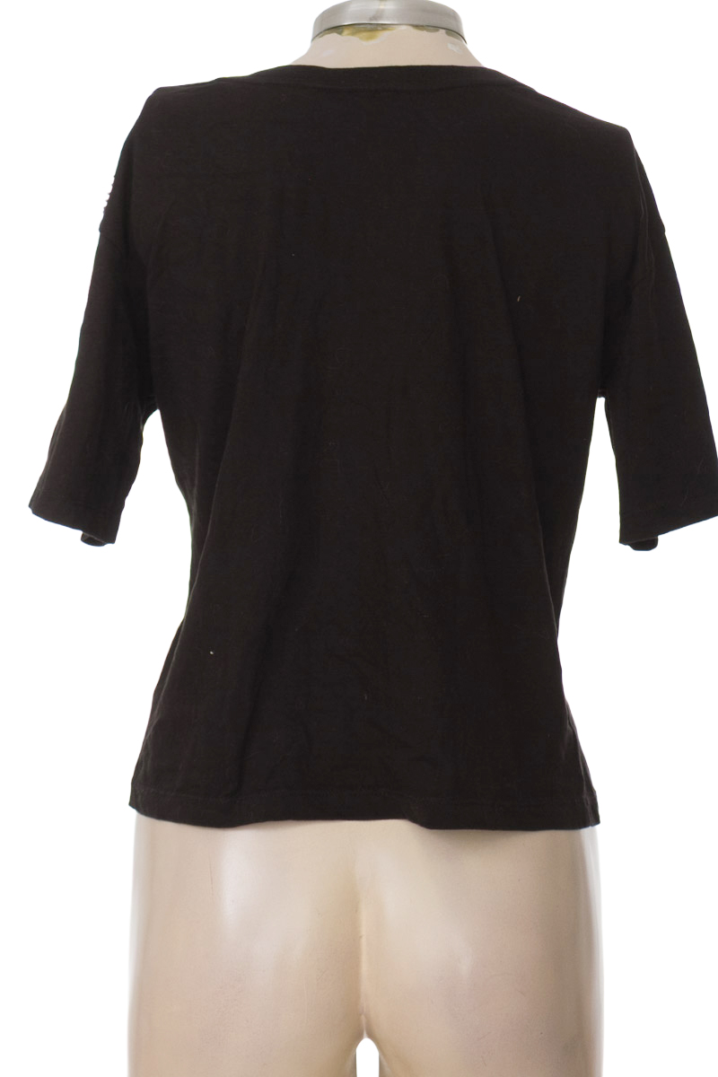 Top / Camiseta color Negro - NAF NAF
