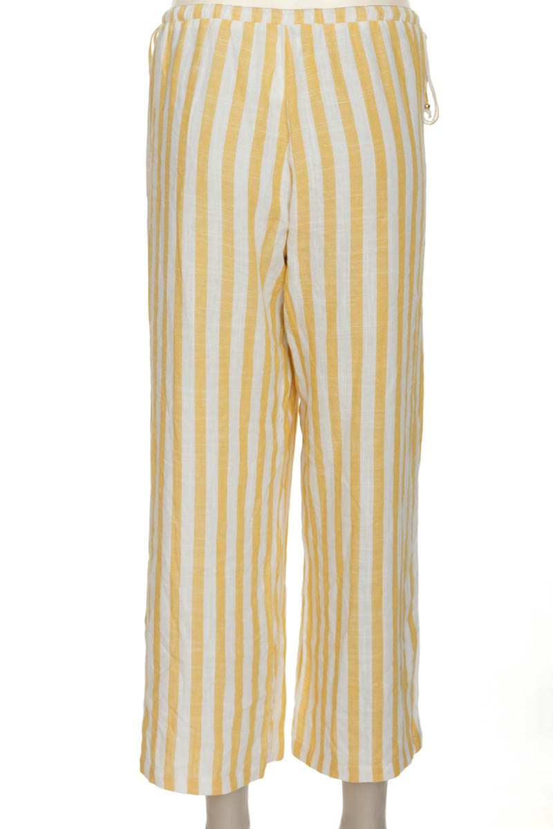 Pantalones color Amarillo - Divided by H&M