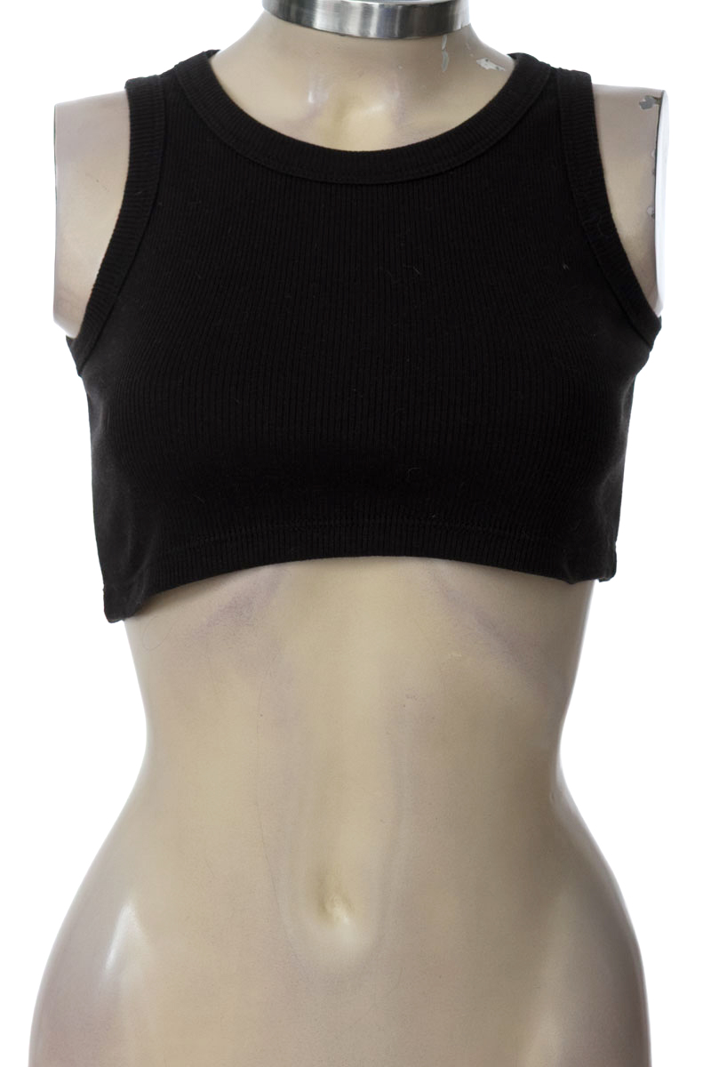 Top / Camiseta color Negro - Closeando