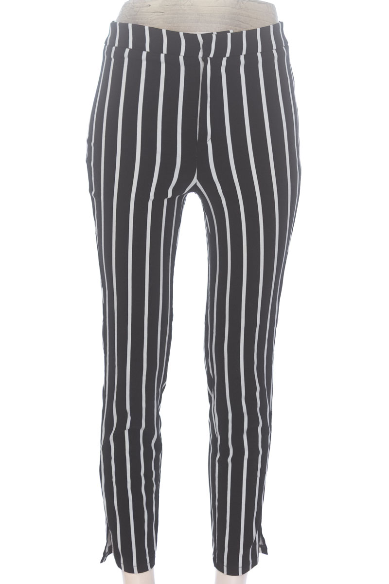 Pantalones color Negro - Forever 21