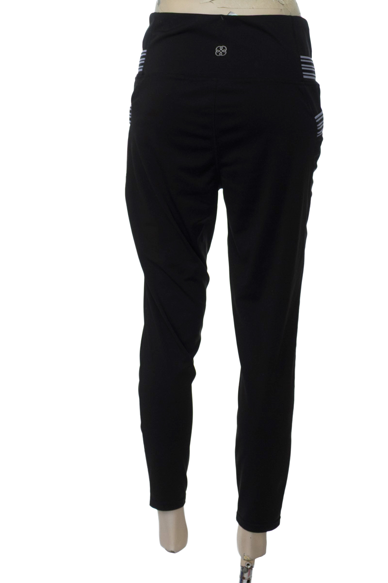 Ropa Deportiva / Salida de Baño color Negro - Daisy Fuentes