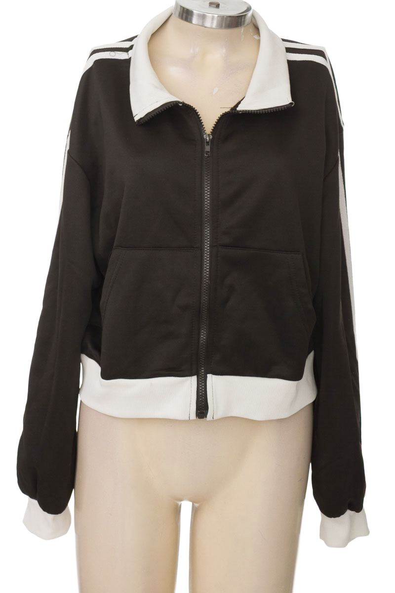 Sweater color Negro - Closeando