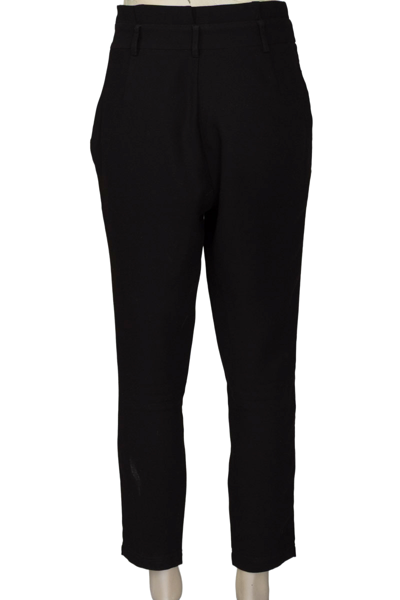 Pantalones color Negro - Stradivarius