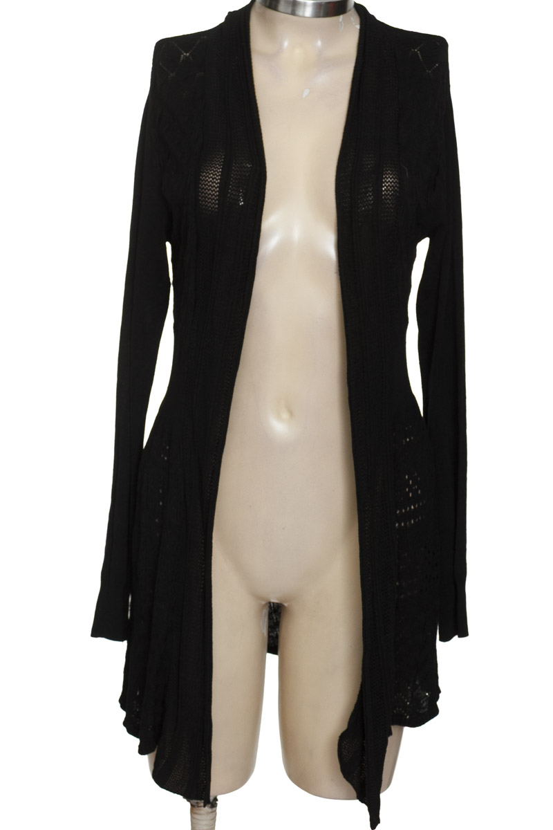 Sweater color Negro - Closeando