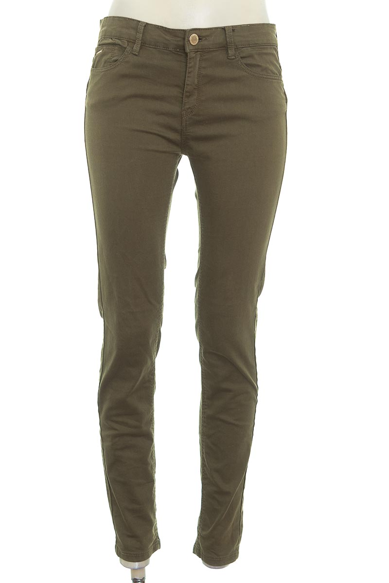 Pantalón color Verde - Stradivarius | Closeando ®