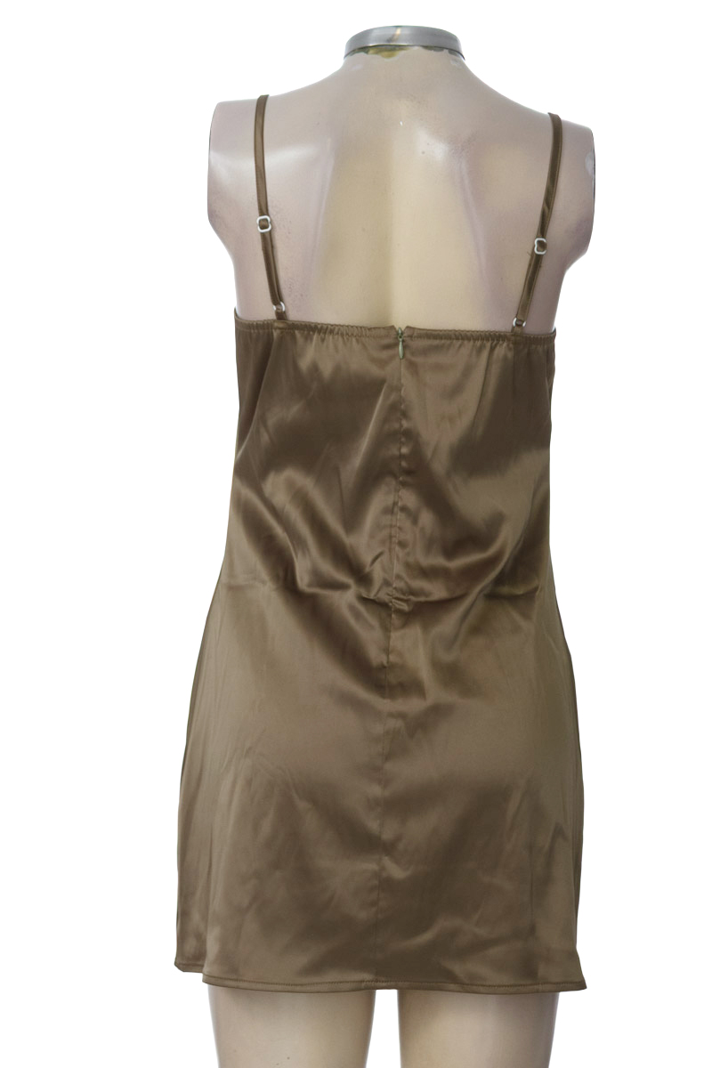 Vestido / Enterizo color Verde - Closeando