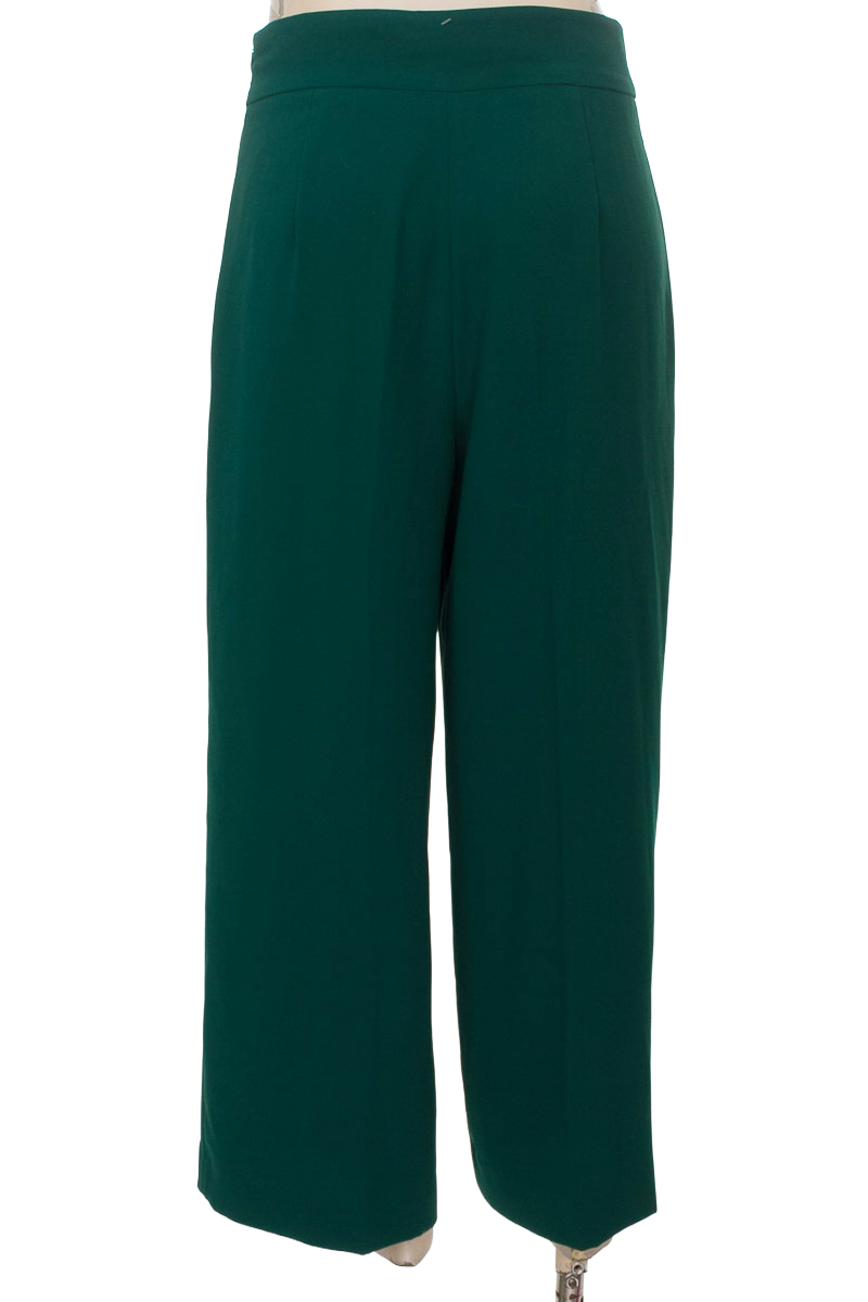 Pantalones color Verde - Zara
